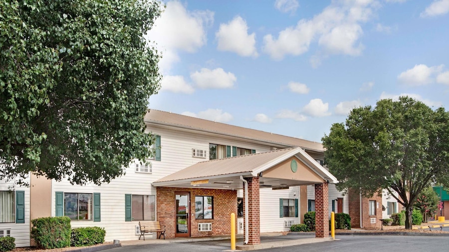 Super 8 by Wyndham West Memphis