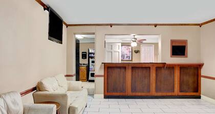 Super 8 by Wyndham West Memphis