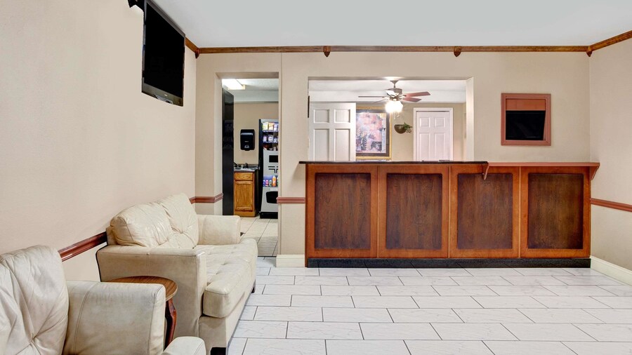 Super 8 by Wyndham West Memphis