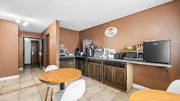 Frokost på farten er inkludert hver dag