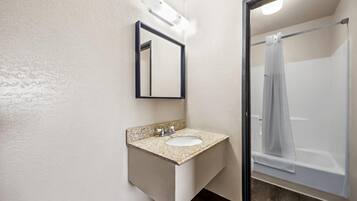 Standard Room, 1 King Bed, Non Smoking | Bathroom | Free toiletries, hair dryer, towels