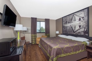 Habitación, 1 cama de matrimonio grande, accesible para personas con discapacidad, no fumadores | Escritorio, tabla de planchar con plancha, wifi gratis y ropa de cama