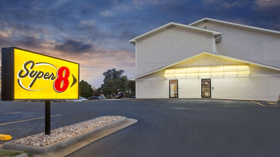 Super 8 by Wyndham Columbus Airport