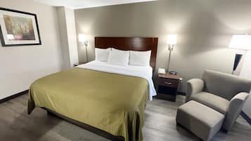 Premium bedding, desk, iron/ironing board, free WiFi