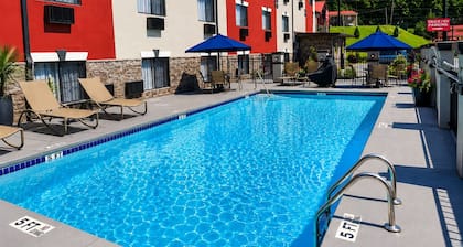Econo Lodge Cartersville-Emerson Lake Point