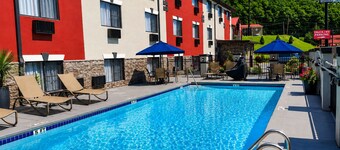 Econo Lodge Cartersville-Emerson Lake Point
