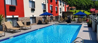 Econo Lodge Cartersville-Emerson Lake Point