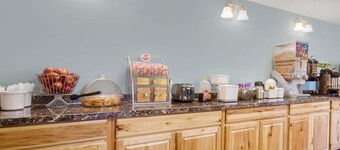 狄龙布雷肯里奇区温德姆速 8 酒店