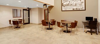 Super 8 by Wyndham Longmont/Del Camino