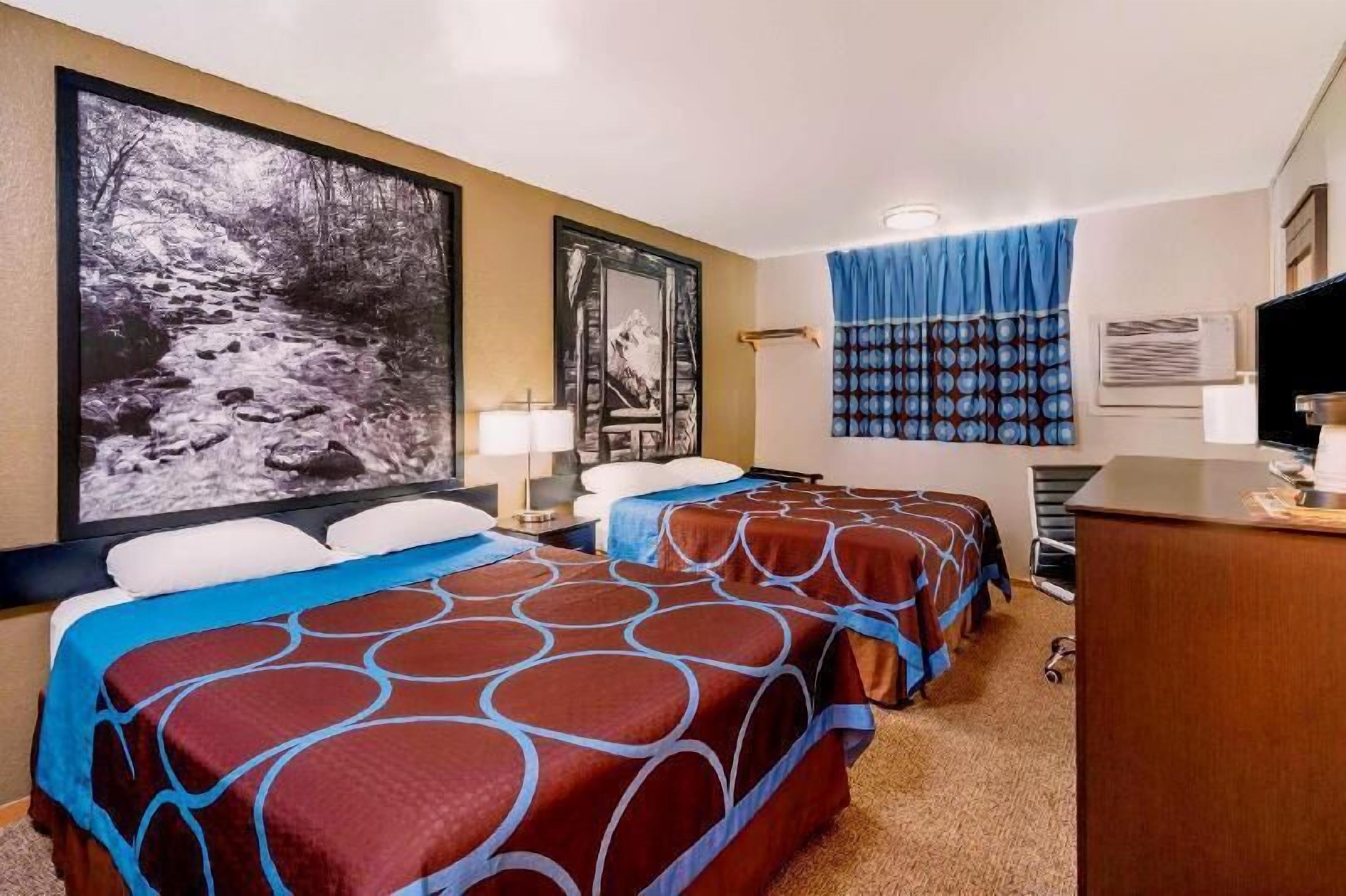 Premium bedding, desk, blackout drapes, soundproofing
