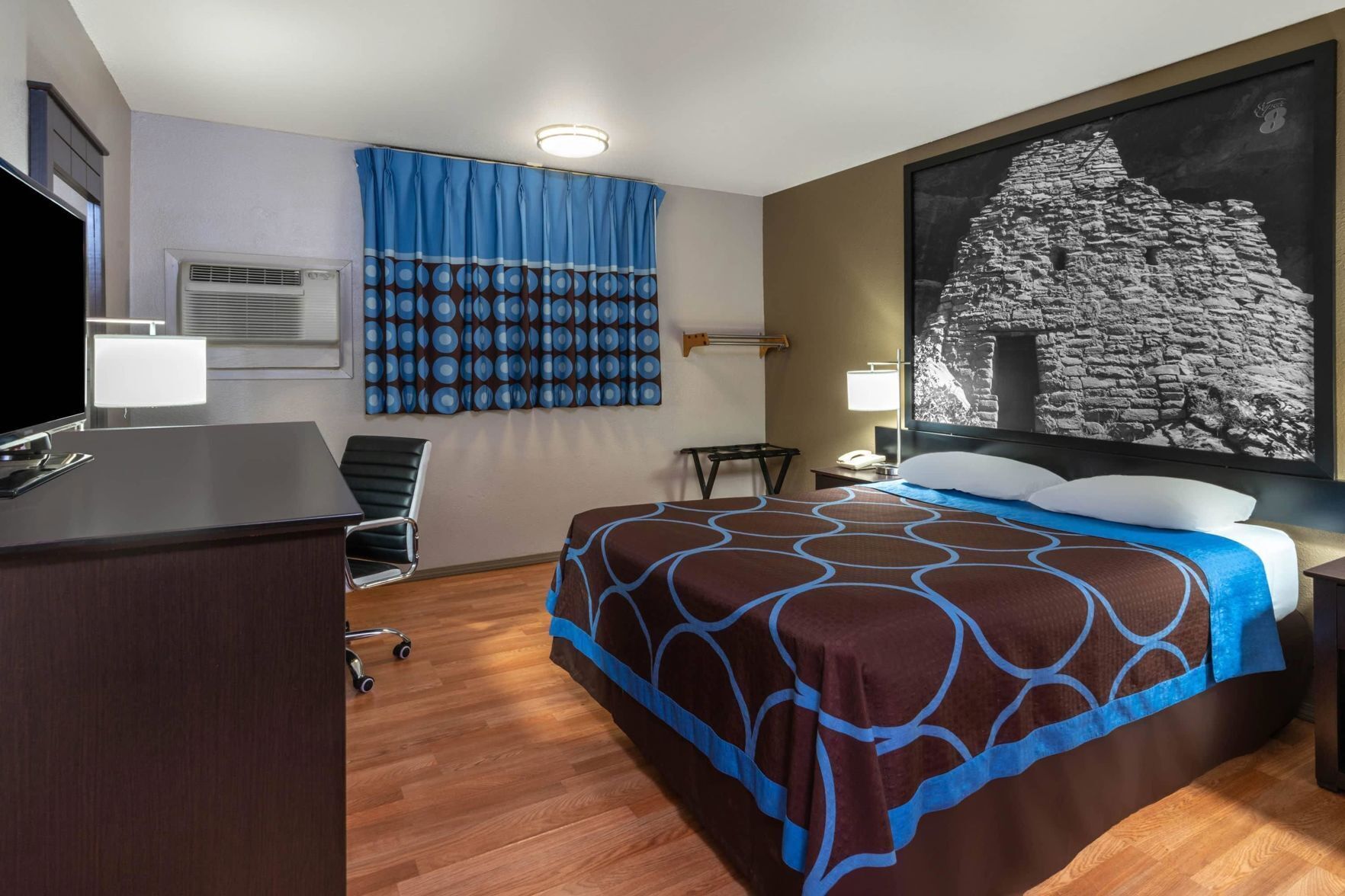 Premium bedding, desk, blackout drapes, soundproofing