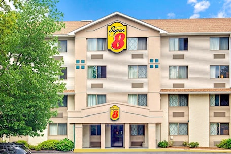 Exterior. Super 8 by Wyndham Stamford/New York City Area
