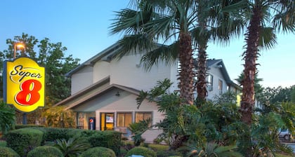 Super 8 by Wyndham Gainesville I-75 Hospital University Area