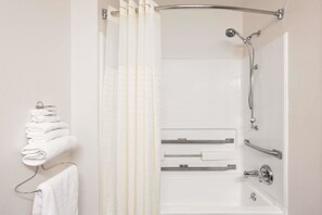 Room, 1 Queen Bed, Accessible, Non Smoking (Mobility) | Hypo-allergenic bedding, in-room safe, desk, laptop workspace