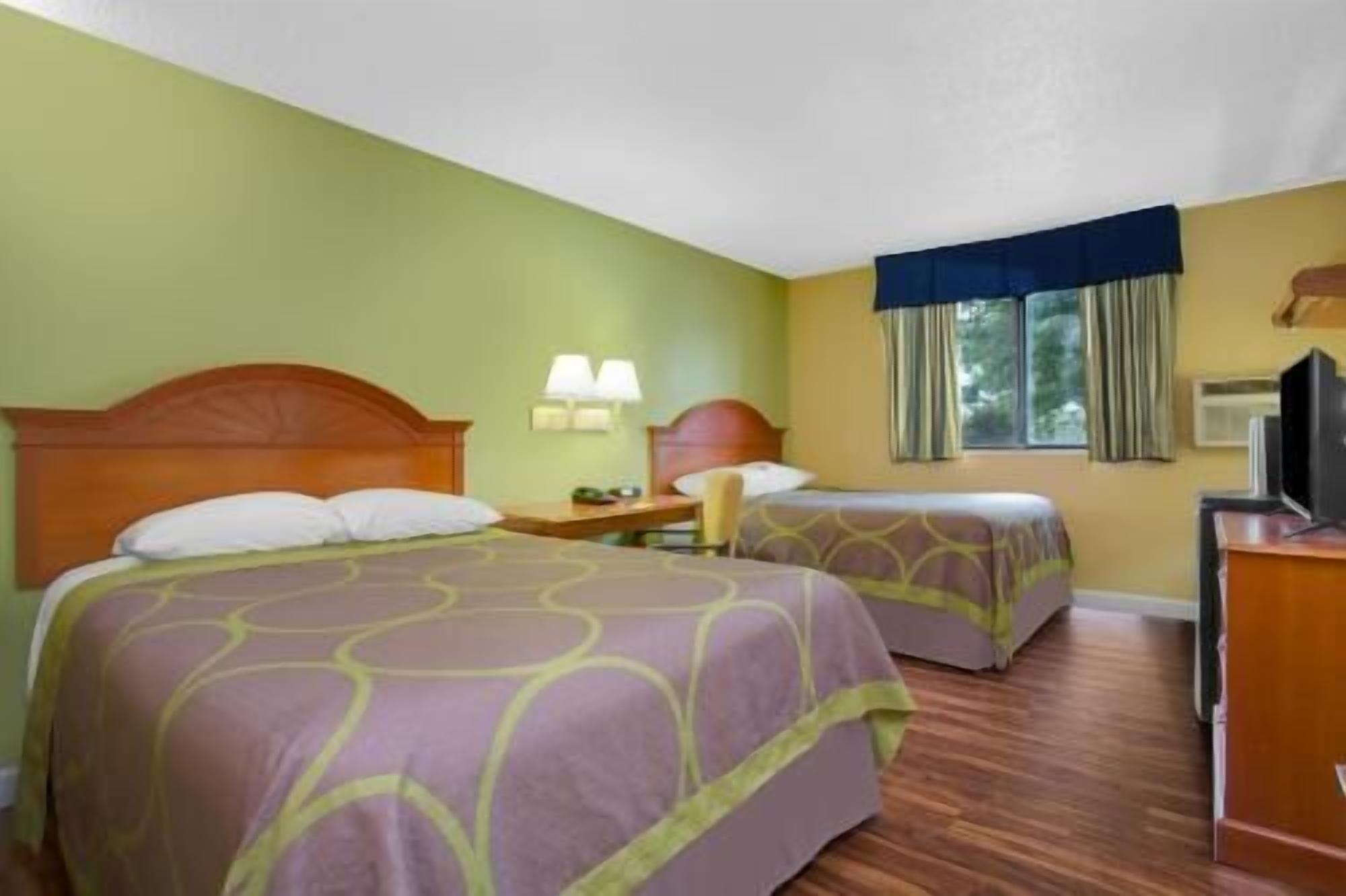 Hypo-allergenic bedding, in-room safe, desk, laptop workspace