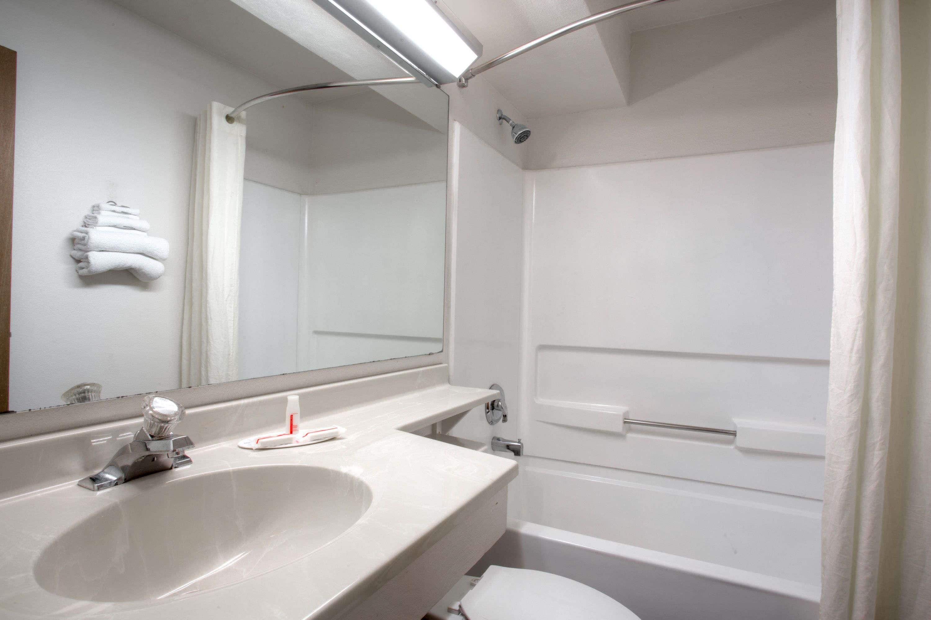 Photo - Super-8-Gainesville-I-75-Hospital-University-Area