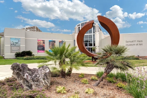 Super 8 by Wyndham Gainesville I-75 Hospital University Area