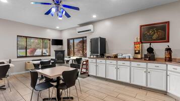 Free daily continental breakfast