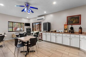 Free daily continental breakfast - Super 8 by Wyndham Bloomington University Area (Bloomington)