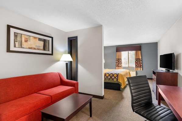 Desk, blackout curtains, iron/ironing board, free cots/infant beds - Super 8 by Wyndham Bloomington University Area (Bloomington)