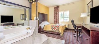 Super 8 by Wyndham Bloomington University Area