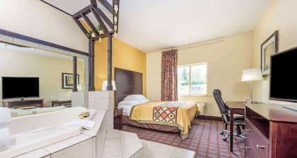 Super 8 by Wyndham Bloomington University Area