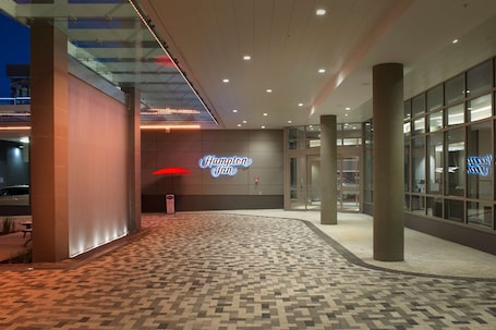 Lobby. Hampton Inn Washington DC NoMa Union Station