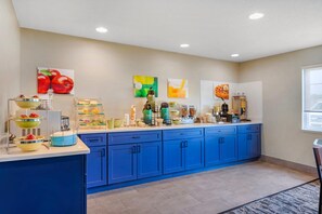 Free daily continental breakfast