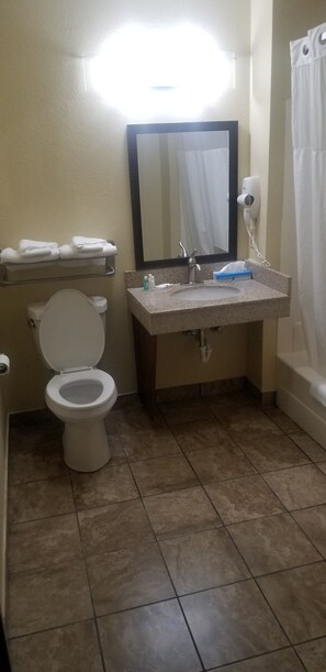 Standard Room, 1 King Bed, Accessible, Non Smoking (Accessible Tub) | Bathroom