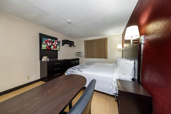 Superior Room, 1 King Bed, Non Smoking | Desk, blackout drapes, free cribs/infant beds, free WiFi