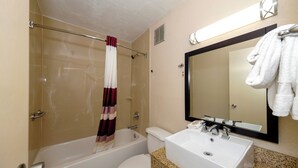 A bathroom with a bathtub, toilet, and sink. - Red Roof Inn Jacksonville - Cruise Port (Jacksonville)