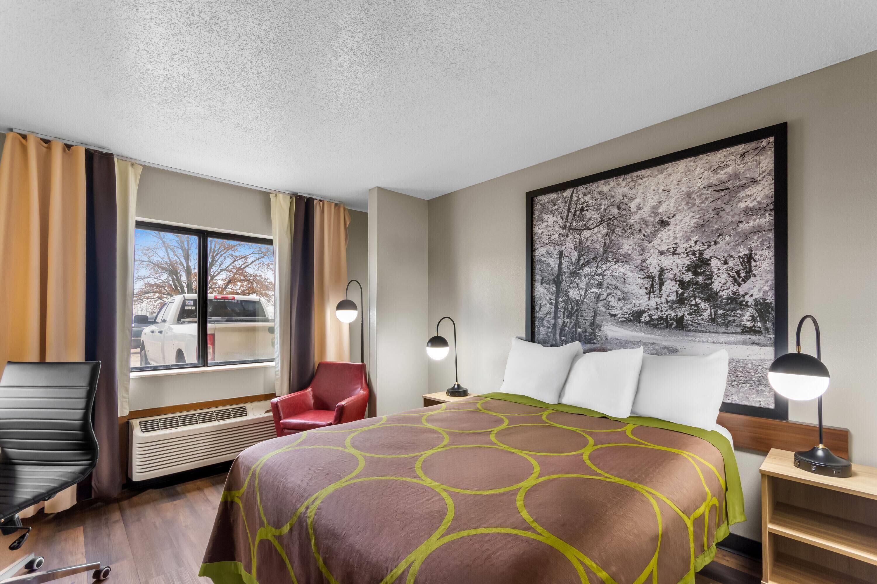 Room, 1 Queen Bed, Accessible, Non Smoking (Accessible) | Desk, blackout drapes, free cribs/infant beds, rollaway beds