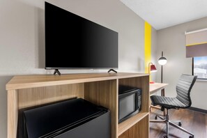 Standardværelse - 2 queensize-senge | Skrivebord, mørklægningsgardiner, gratis baby-/barnesenge