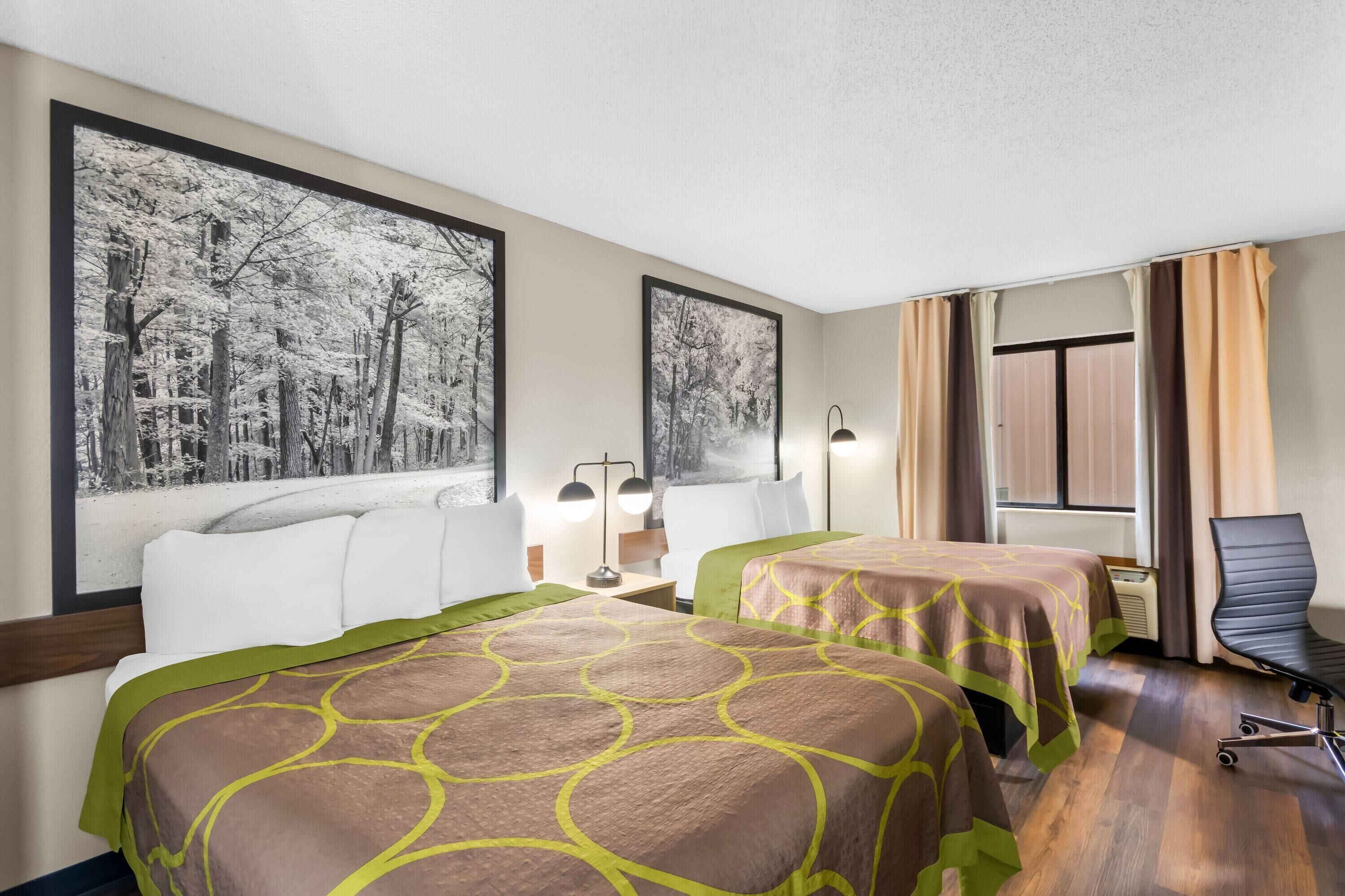 Habitación estándar, 2 camas Queen size | Escritorio, cortinas blackout, cunas gratuitas y camas extra 