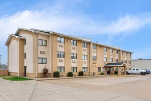 Exterior - Super 8 by Wyndham Evansville East (Evansville)