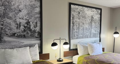 Super 8 by Wyndham Evansville East