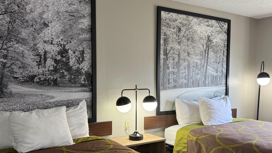Super 8 by Wyndham Evansville East