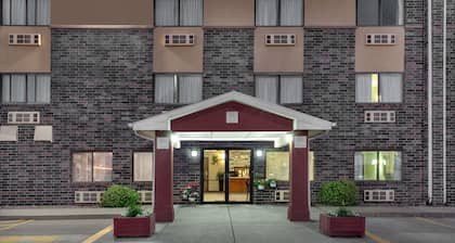 Super 8 by Wyndham Evansville East