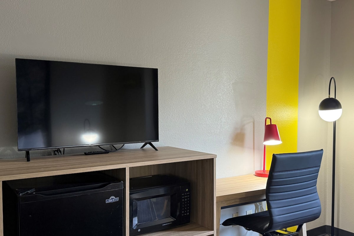 Kamer, 1 queensize bed, bad met handgrepen, niet-roken (Accessible) | Een bureau, verduisterende gordijnen, gratis babybedden