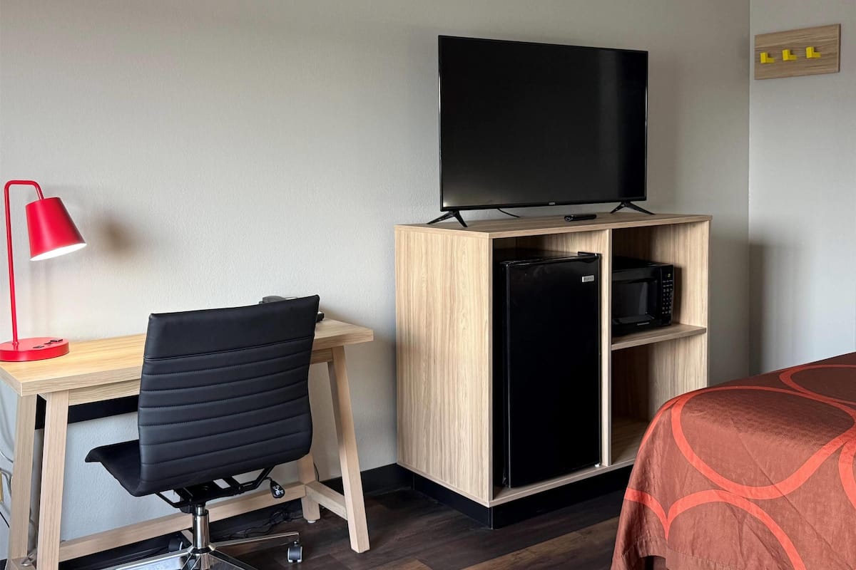 Chambre Standard, 1 trÚs grand lit | Bureau, rideaux occultants, lits bébé (gratuits)