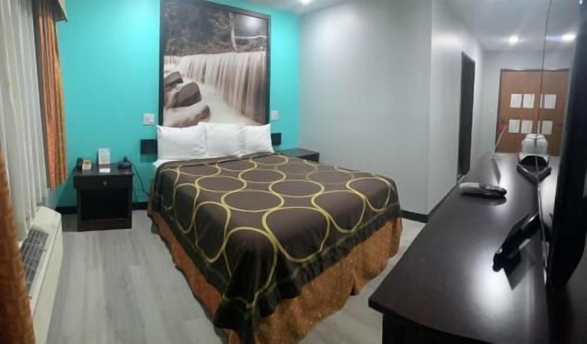 Schreibtisch, Bügeleisen/Bügelbrett, kostenlose Babybetten