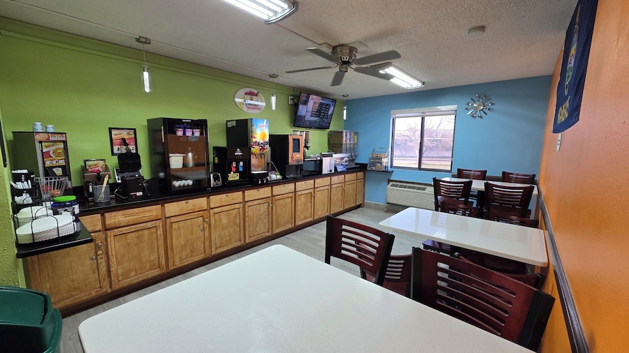 Super 8 by Wyndham Emporia