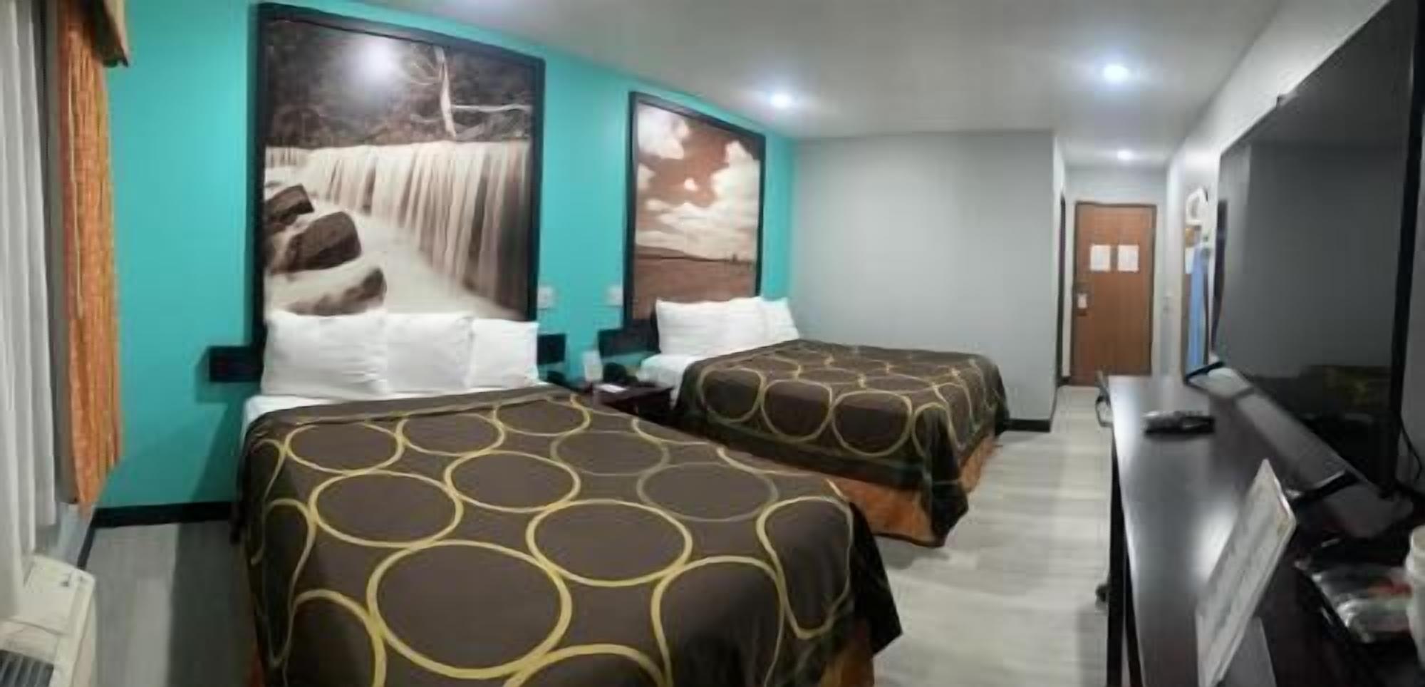 Schreibtisch, Bügeleisen/Bügelbrett, kostenlose Babybetten