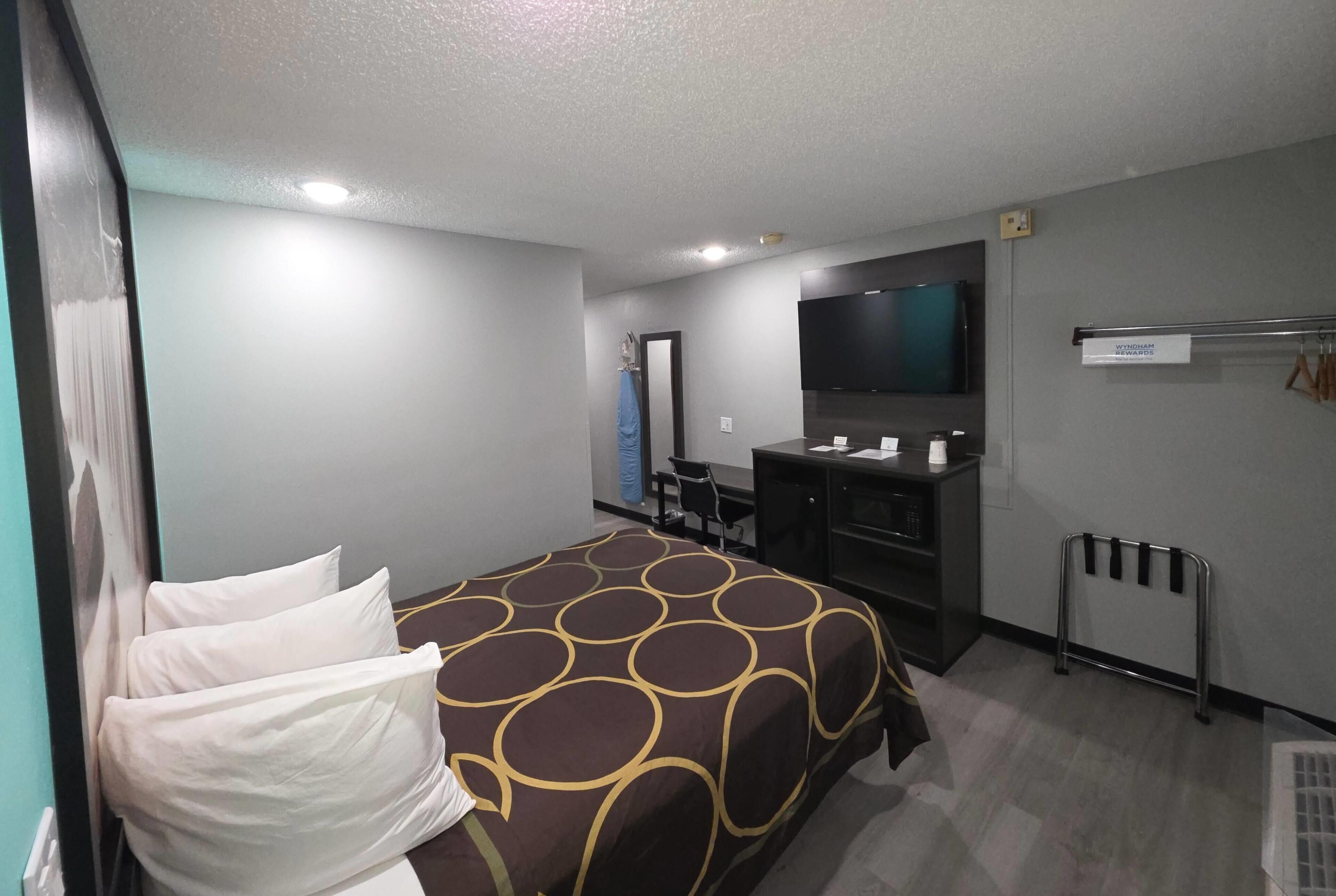 Room, 1 Queen Bed, Accessible, Non Smoking | Desk, iron/ironing board, free cribs/infant beds, free WiFi