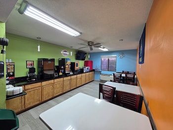 Super 8 by Wyndham Emporia