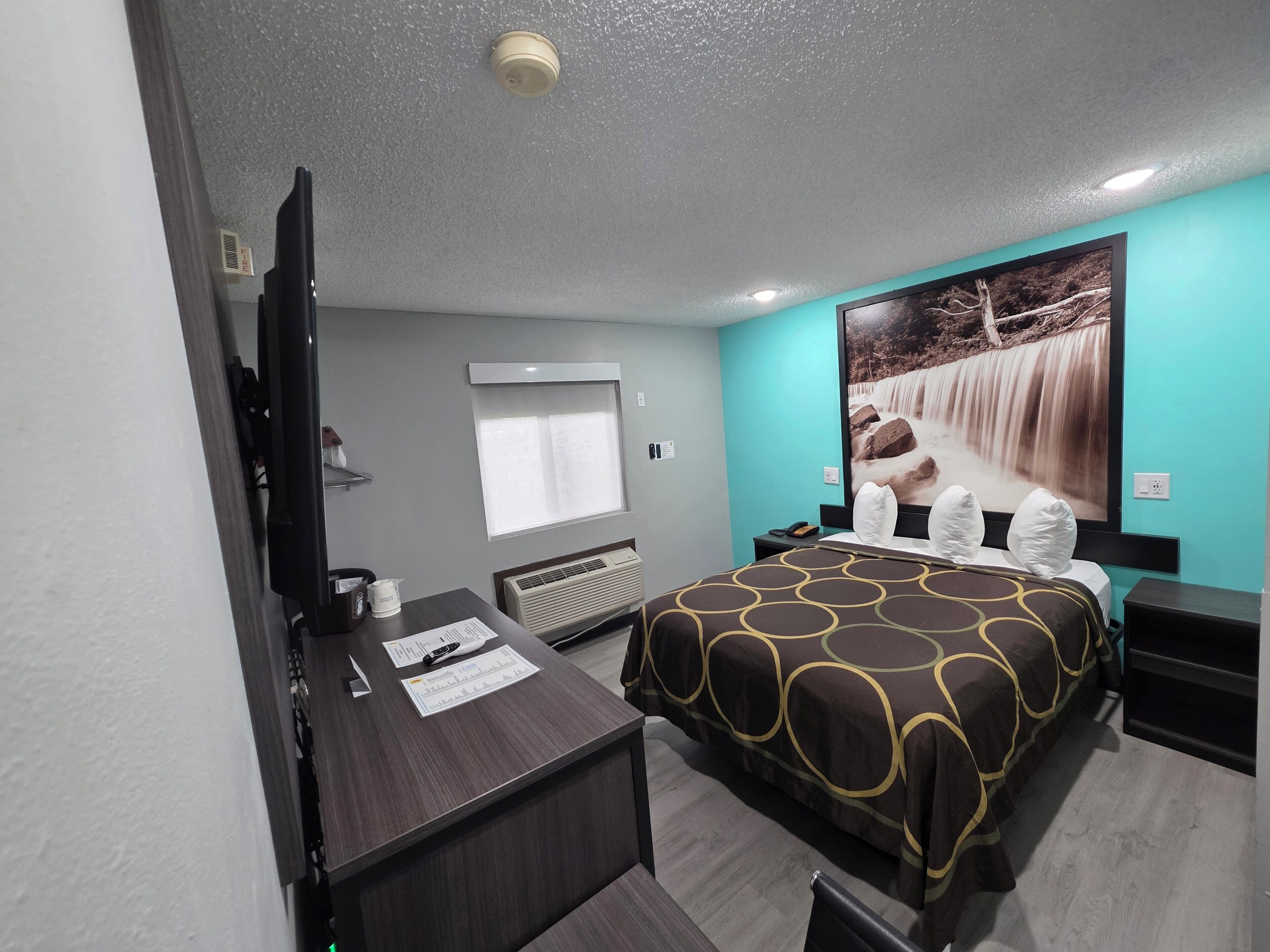 客房, 1 张大床, 无障碍, 无烟房 | 办公桌、熨斗/熨衣板、免费婴儿床、免费 WiFi