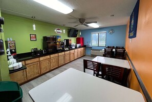 Tägliches inbegriffenes Frühstück zum Mitnehmen