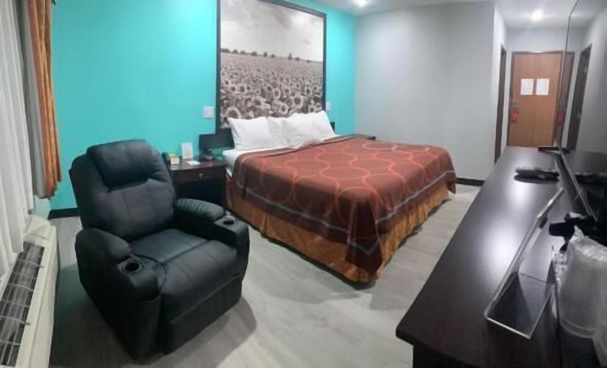 Schreibtisch, Bügeleisen/Bügelbrett, kostenlose Babybetten