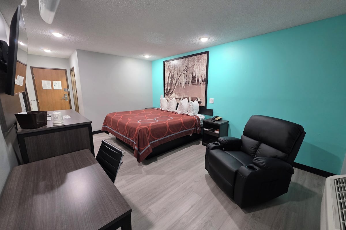 Desk, iron/ironing board, free cribs/infant beds, free WiFi