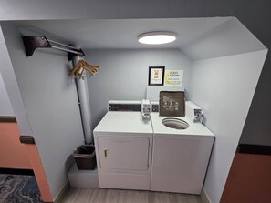 Laundry room - Super 8 by Wyndham Emporia (Emporia)